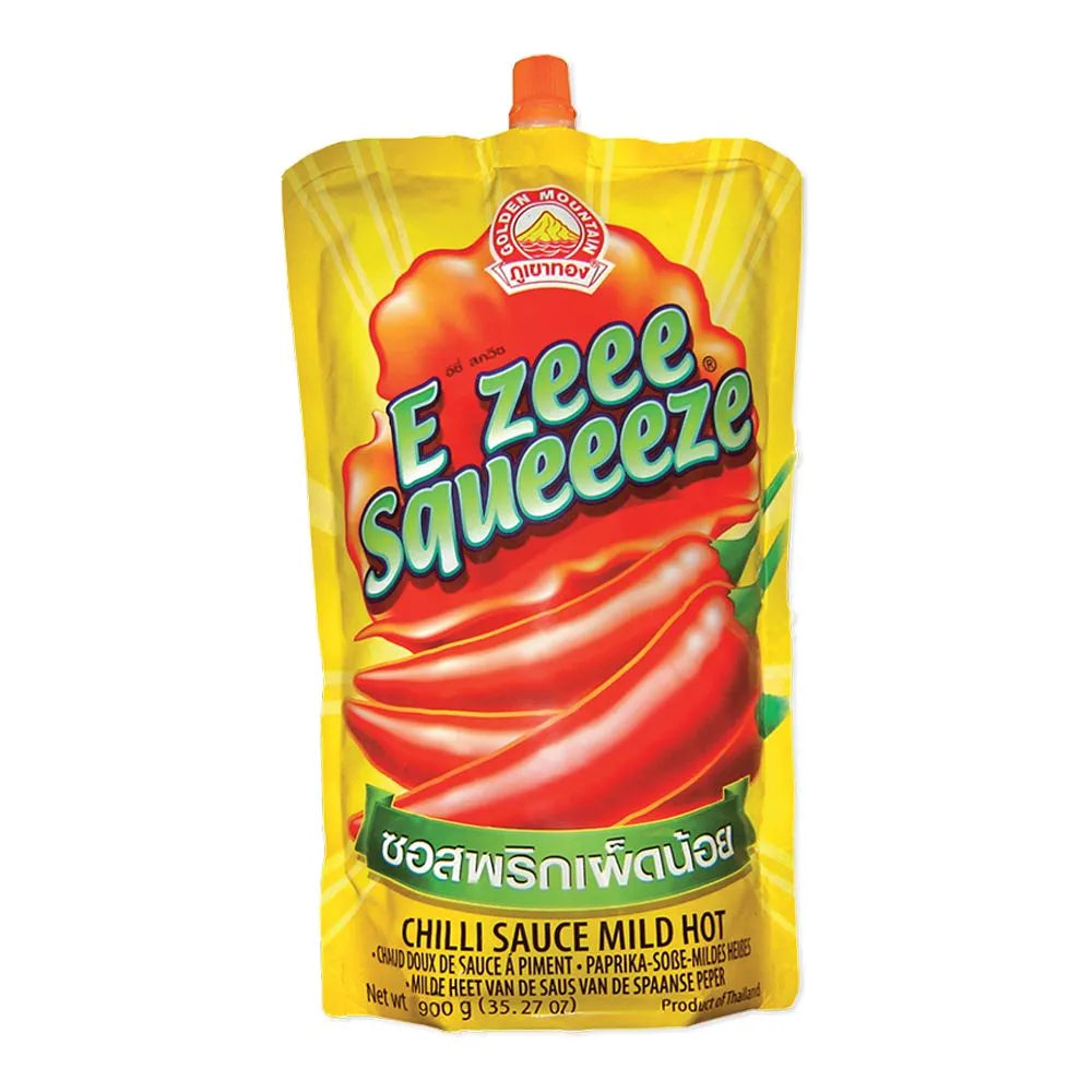 E ZEEE SQUEEEZE Chili Sauce 900g bottle, vibrant red sauce with a squeeze top, suitable for spicy dishes and cooking.