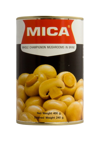 Fresh Mica Champignon mushrooms in a grocery setting, showcasing the white caps and stems of these edible fungi.