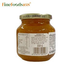 Jar of LA Vieja Fabrica Apricot Mermelada spread, 350g, with apricots and jam texture visible in the glass jar.