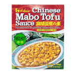 House Mabo Tofu Nikunashi medium sauce in a jar, featuring spicy soy-based sauce with tofu and vegetables for Asian dishes.