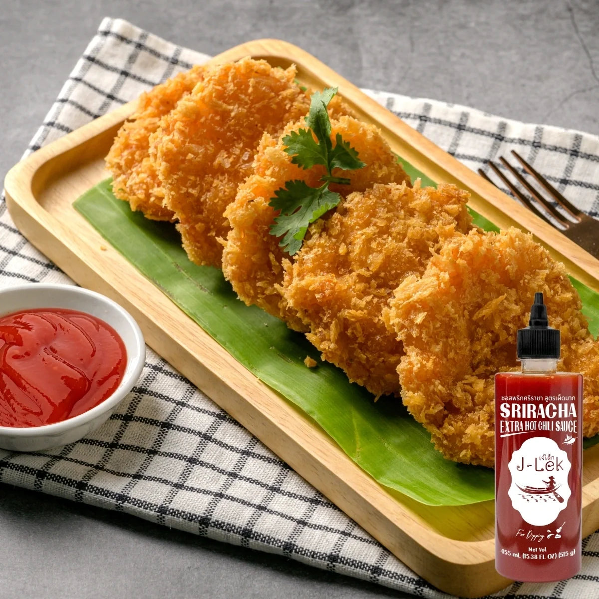 J-LEK Sriracha Chili Sauce bottle with very spicy formula, 455ml, in a clear glass bottle with red cap, suitable for dry grocery use.