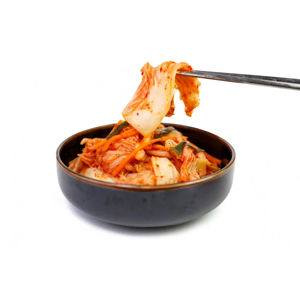 King Chef Cabbage Kimchi 1kg jar showing fresh, fermented cabbage and spices in a clear glass container, ready for Asian cuisine.