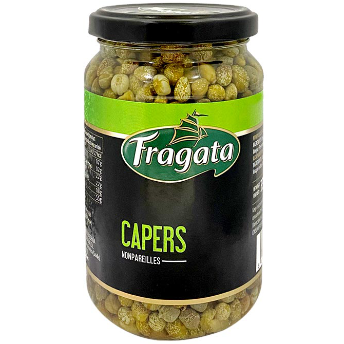 Canned Fragata Capers in brine, small green pickled capers packed in a jar, for culinary use and flavor enhancement.
