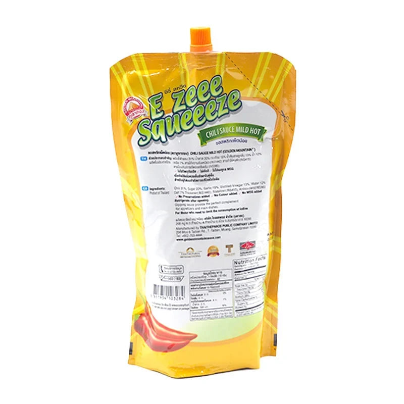 E ZEEE SQUEEEZE Squeezable Chili Sauce 900g bottle, spicy dry grocery condiment with red chili peppers and sauce flowing from the squeeze bottle.
