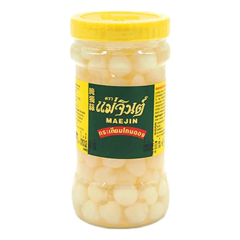 MAE JIN Garlic Tone Pickle in 870g jar, dry grocery product with visible garlic and pickle ingredients inside.