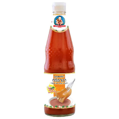 Deksomboon Sriracha Chili Sauce 800g bottle showing the label and red chili sauce inside, in a dry grocery setting