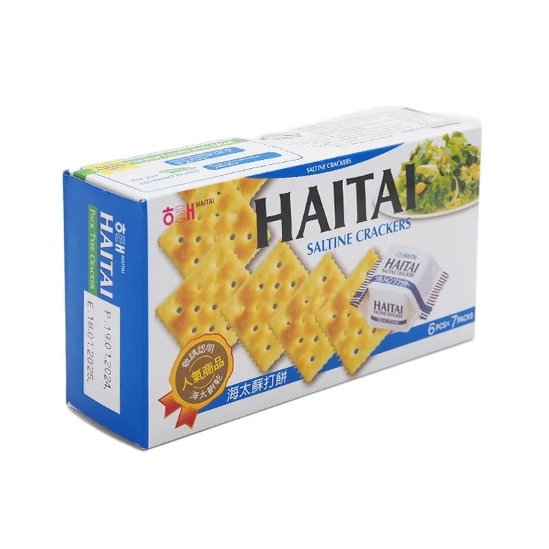 Haitai Saltine Crackers in 141g package, crispy dry snack, featuring classic salted crackers from Haitai brand.