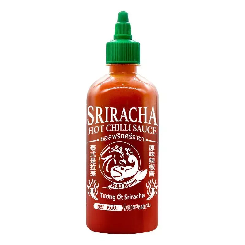 Deksomboon Sriracha Hot Chilli Sauce Kai 540g bottle, spicy chili sauce with red label, showcasing the product's packaging.