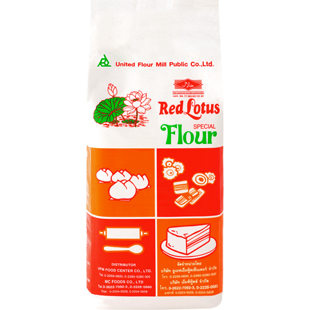 Red Lotus Wheat Flour 1kg package, fresh and unbleached, suitable for baking and cooking in a grocery setting.