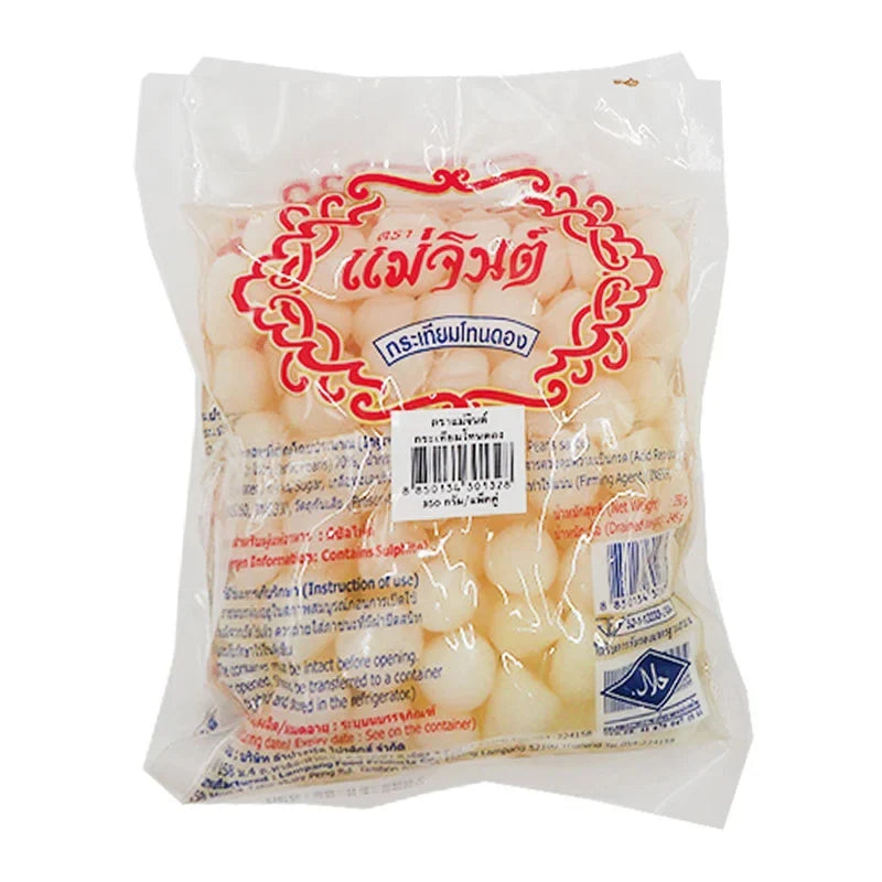 MAE JIN Garlic Tone Pickle 350g, two jars of dry grocery with garlic pickle in clear glass jars showing garlic slices inside.