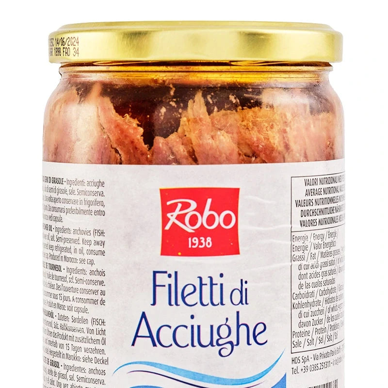 Canned Robo Anchovy in oil, 680g, showing golden anchovies packed in a glass jar with oil, suitable for cooking or garnishing.