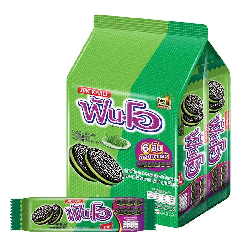 Fun-o sandwich cookie with green tea filling, 40.5g, showcasing a crispy cookie with vibrant green tea filling inside.