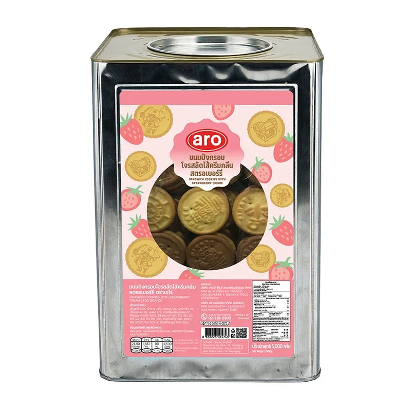 A package of ARO Sandwich Cookies with strawberry cream, 5kg, showcasing the snack's colorful cookie layers and strawberry filling.
