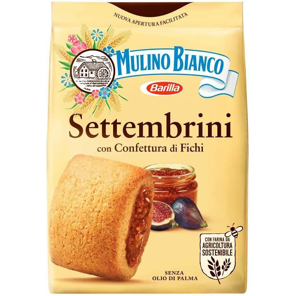 Barilla Mulino Bianco Settembrini confectionery snacks, golden baked cookies with filling, placed on a white plate.