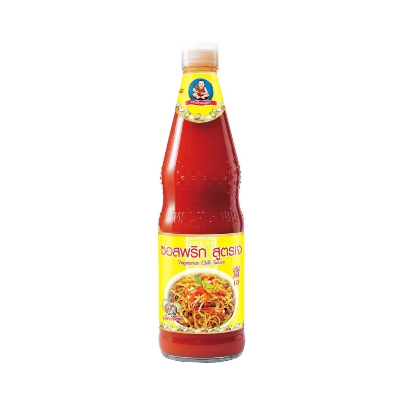 Deksomboon Vegetarian Chili Sauce in 800g bottle, featuring vibrant red chili peppers and flavorful ingredients for Asian cuisine.