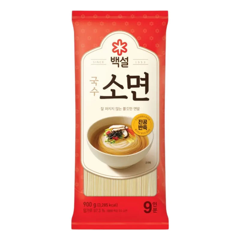 Beksul Somyun dry Korean wheat noodles in 900g packaging, ready for cooking or soup dishes.