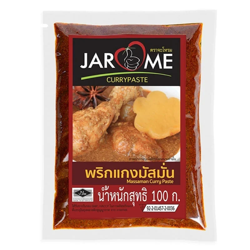 Makro Massaman Curry Paste 100g pack, dry grocery product with multiple jars, featuring traditional Thai curry paste branding.