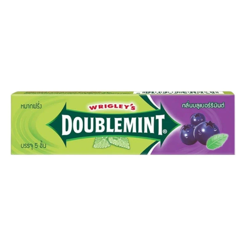Doublemint Blueberry Mint flavored chewing gum in 13.5g pack, showing the colorful packaging with gum pieces inside.