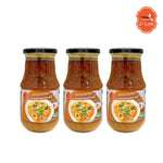 J-LEK Curry Powder Stir-fry Sauce bottle, 520g, dry grocery, with a clear view of the dark spice sauce inside the bottle.