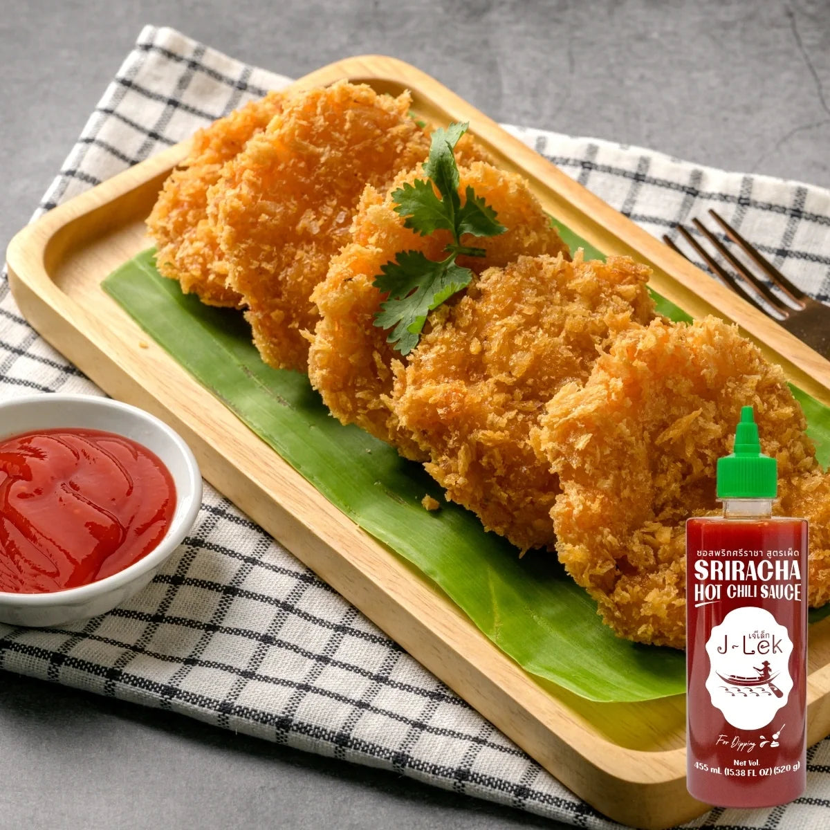 J-lek Sriracha Chili Sauce bottle, 455ml, spicy formula for enhancing dishes in dry grocery aisle