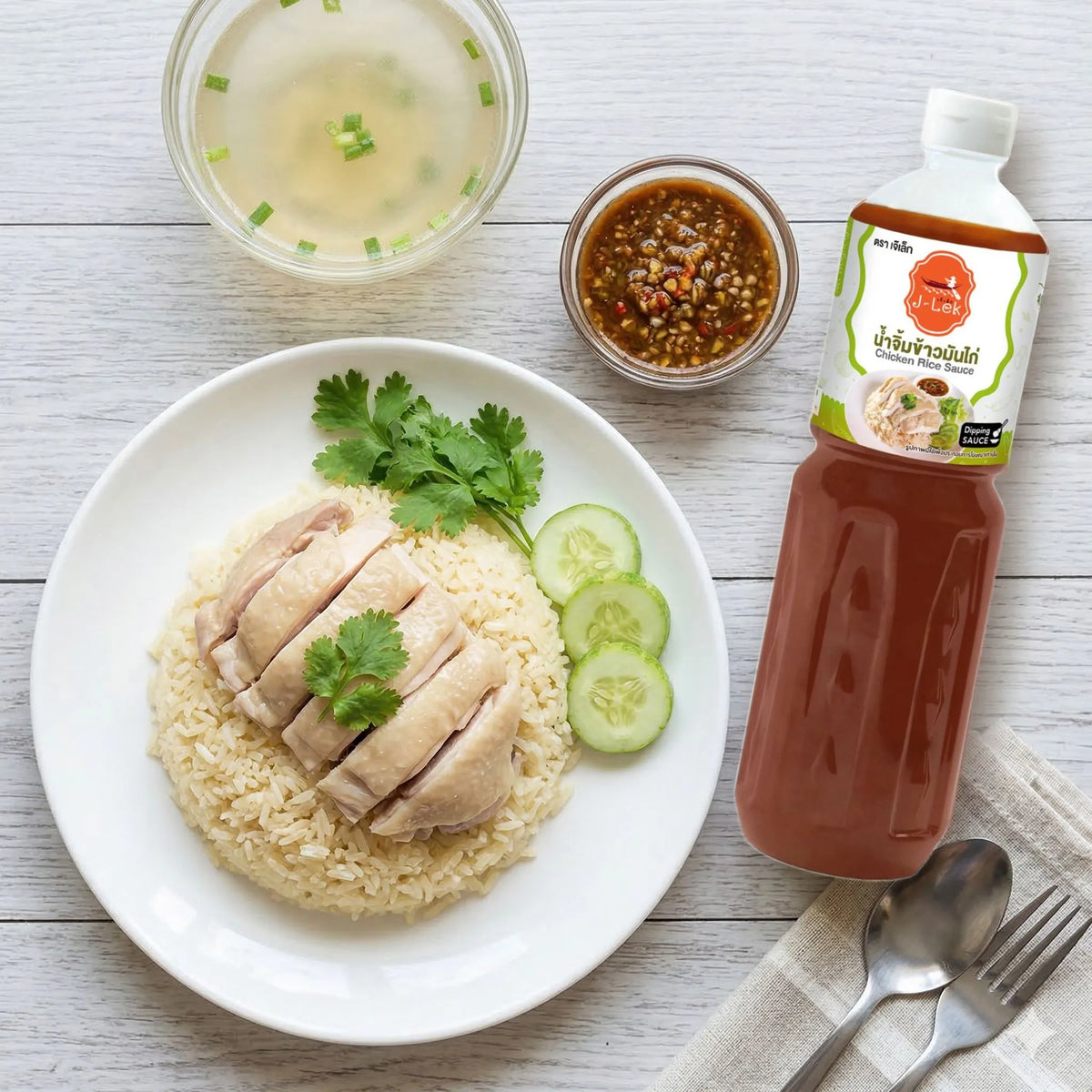 J-lek Chicken Rice Sauce 560g jar, showing the label and product packaging for dry grocery use.