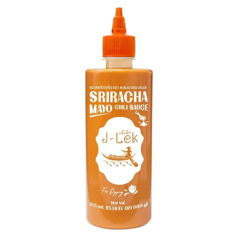 J-LEK Sriracha Chili Sauce mixed with mayonnaise in 490g bottle, ideal for adding spicy flavor to dishes, shown on a grocery shelf.