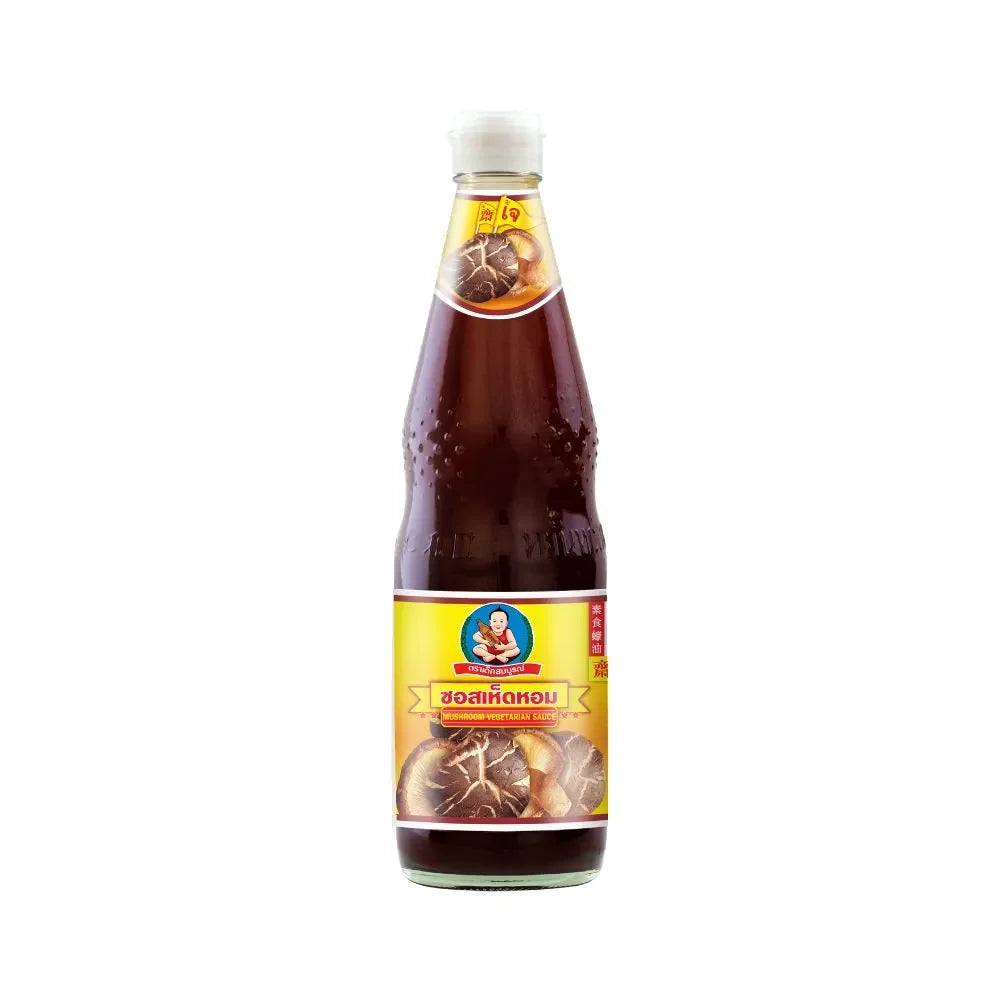 Deksomboon Mushroom Vegetarian Sauce 800g in a jar, featuring fresh mushrooms and vegetables, ideal for dry grocery use.